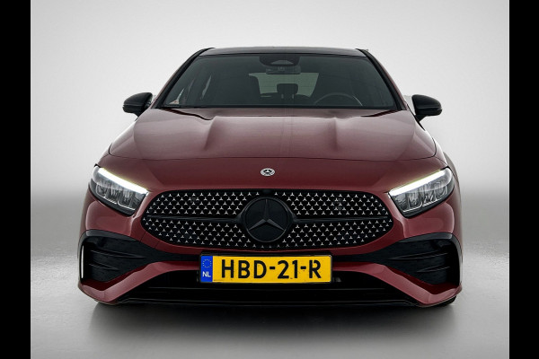 Mercedes-Benz A-Klasse 180 Star Edition AMG Line | Nightpakket | Dodehoekassistent | Parkeerpakket met achteruitrijcamera | KEYLESS GO | Extra USB-poorten | Sfeerverlichting | Verwarmde stoelen vooraan | Spiegelpakket |