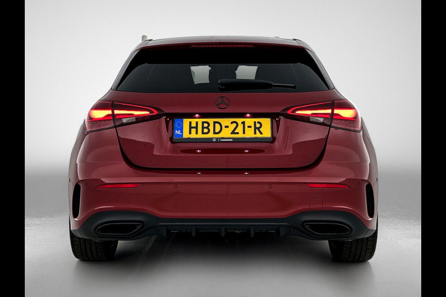 Mercedes-Benz A-Klasse 180 Star Edition AMG Line | Nightpakket | Dodehoekassistent | Parkeerpakket met achteruitrijcamera | KEYLESS GO | Extra USB-poorten | Sfeerverlichting | Verwarmde stoelen vooraan | Spiegelpakket |