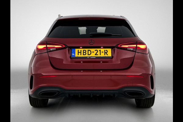 Mercedes-Benz A-Klasse 180 Star Edition AMG Line | Nightpakket | Dodehoekassistent | Parkeerpakket met achteruitrijcamera | KEYLESS GO | Extra USB-poorten | Sfeerverlichting | Verwarmde stoelen vooraan | Spiegelpakket |