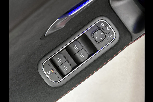Mercedes-Benz A-Klasse 180 Star Edition AMG Line | Nightpakket | Dodehoekassistent | Parkeerpakket met achteruitrijcamera | KEYLESS GO | Extra USB-poorten | Sfeerverlichting | Verwarmde stoelen vooraan | Spiegelpakket |
