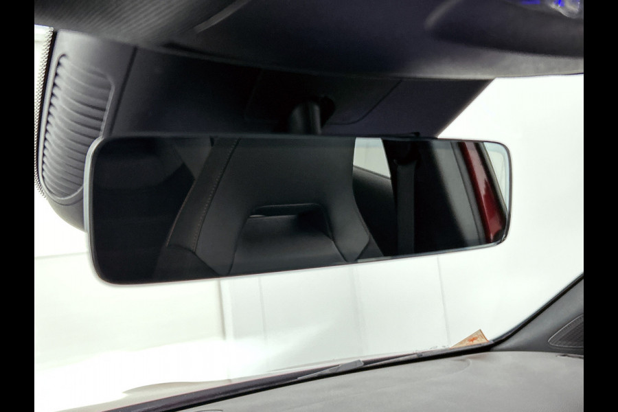 Mercedes-Benz A-Klasse 180 Star Edition AMG Line | Nightpakket | Dodehoekassistent | Parkeerpakket met achteruitrijcamera | KEYLESS GO | Extra USB-poorten | Sfeerverlichting | Verwarmde stoelen vooraan | Spiegelpakket |
