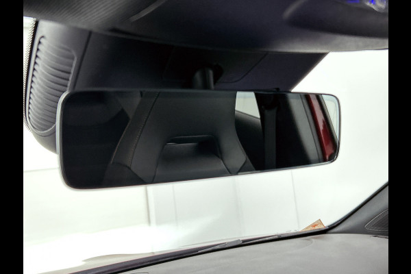 Mercedes-Benz A-Klasse 180 Star Edition AMG Line | Nightpakket | Dodehoekassistent | Parkeerpakket met achteruitrijcamera | KEYLESS GO | Extra USB-poorten | Sfeerverlichting | Verwarmde stoelen vooraan | Spiegelpakket |