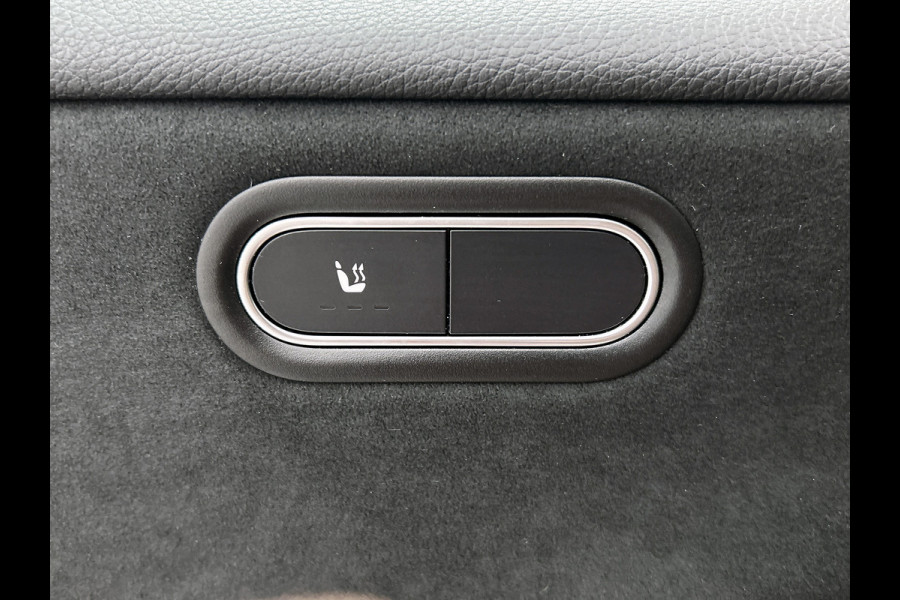 Mercedes-Benz A-Klasse 180 Star Edition AMG Line | Nightpakket | Dodehoekassistent | Parkeerpakket met achteruitrijcamera | KEYLESS GO | Extra USB-poorten | Sfeerverlichting | Verwarmde stoelen vooraan | Spiegelpakket |