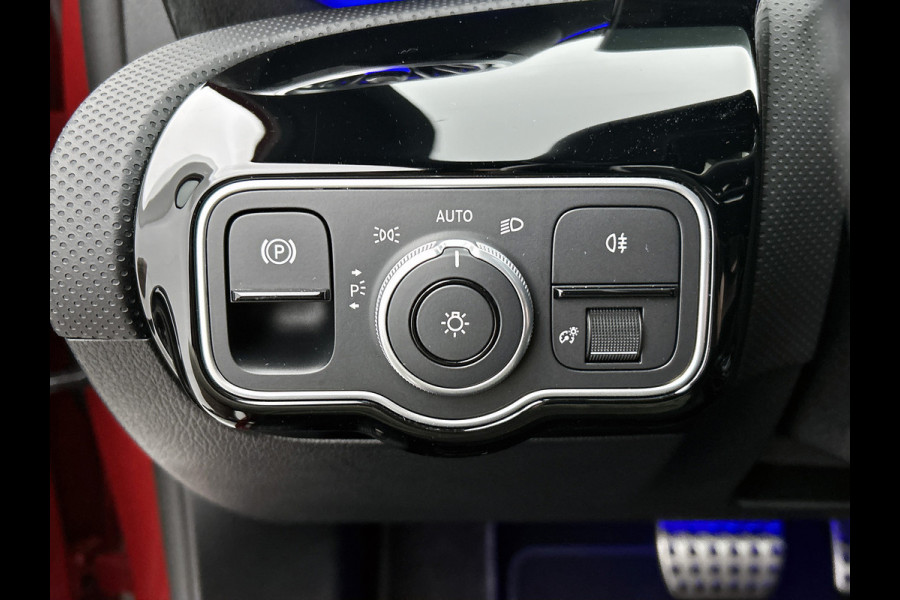 Mercedes-Benz A-Klasse 180 Star Edition AMG Line | Nightpakket | Dodehoekassistent | Parkeerpakket met achteruitrijcamera | KEYLESS GO | Extra USB-poorten | Sfeerverlichting | Verwarmde stoelen vooraan | Spiegelpakket |
