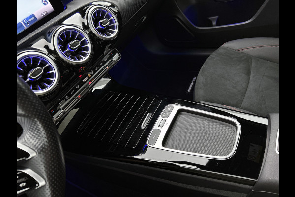 Mercedes-Benz A-Klasse 180 Star Edition AMG Line | Nightpakket | Dodehoekassistent | Parkeerpakket met achteruitrijcamera | KEYLESS GO | Extra USB-poorten | Sfeerverlichting | Verwarmde stoelen vooraan | Spiegelpakket |