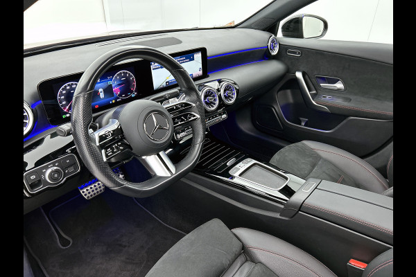 Mercedes-Benz A-Klasse 180 Star Edition AMG Line | Nightpakket | Dodehoekassistent | Parkeerpakket met achteruitrijcamera | KEYLESS GO | Extra USB-poorten | Sfeerverlichting | Verwarmde stoelen vooraan | Spiegelpakket |