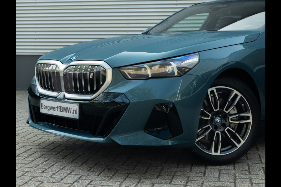 BMW i5 Touring eDrive40 M-Sport - Onderstel Prof - Pano - Trekhaak - Bowers & Wilkins