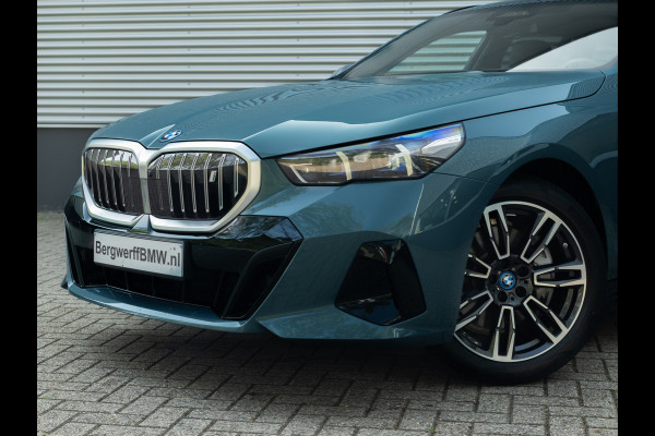 BMW i5 Touring eDrive40 M-Sport - Onderstel Prof - Pano - Trekhaak - Bowers & Wilkins