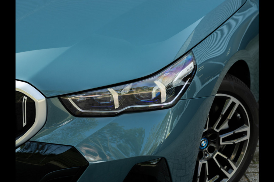BMW i5 Touring eDrive40 M-Sport - Onderstel Prof - Pano - Trekhaak - Bowers & Wilkins