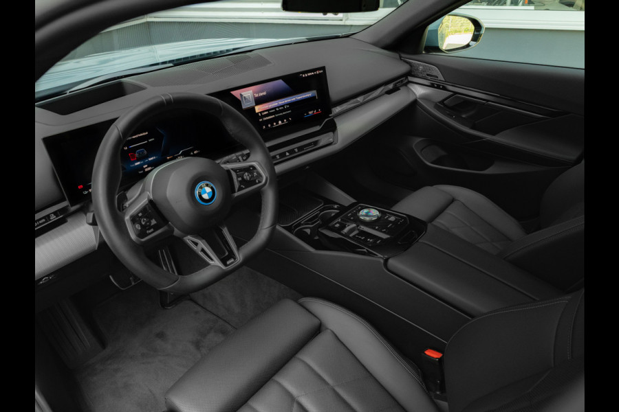 BMW i5 Touring eDrive40 M-Sport - Onderstel Prof - Pano - Trekhaak - Bowers & Wilkins