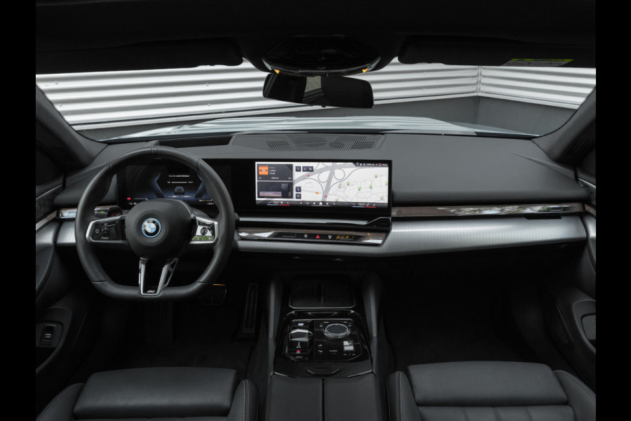 BMW i5 Touring eDrive40 M-Sport - Onderstel Prof - Pano - Trekhaak - Bowers & Wilkins