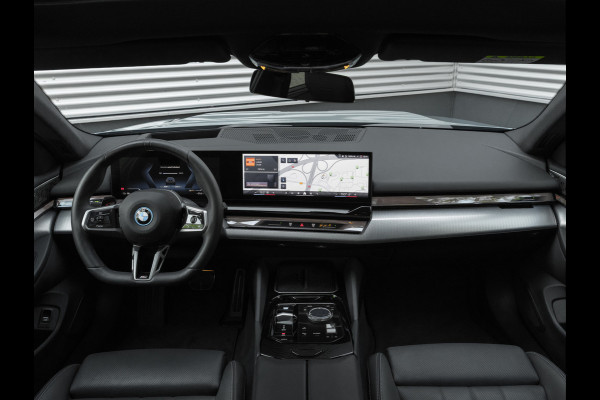 BMW i5 Touring eDrive40 M-Sport - Onderstel Prof - Pano - Trekhaak - Bowers & Wilkins