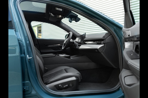 BMW i5 Touring eDrive40 M-Sport - Onderstel Prof - Pano - Trekhaak - Bowers & Wilkins