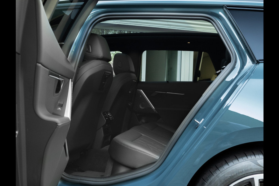 BMW i5 Touring eDrive40 M-Sport - Onderstel Prof - Pano - Trekhaak - Bowers & Wilkins