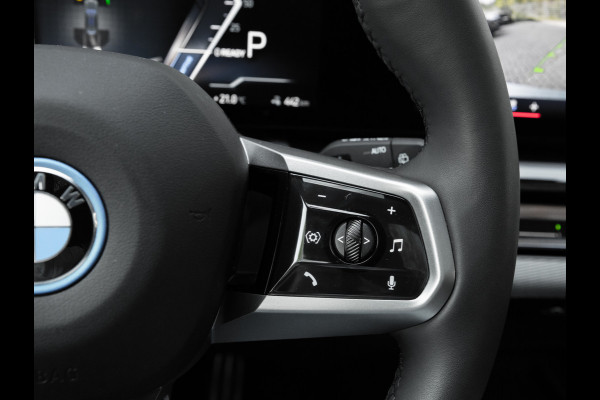 BMW i5 Touring eDrive40 M-Sport - Onderstel Prof - Pano - Trekhaak - Bowers & Wilkins