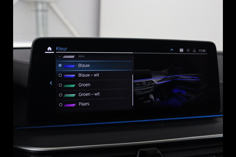 BMW 5 Serie 530e Luxury Line | Panoramadak | Adaptive cruise | Leder | Massage | Head-Up | LaserLight | Carplay | Sfeerverlichting | Keyless | Navigatie | Achterbankverwarming | PHEV | Plug In