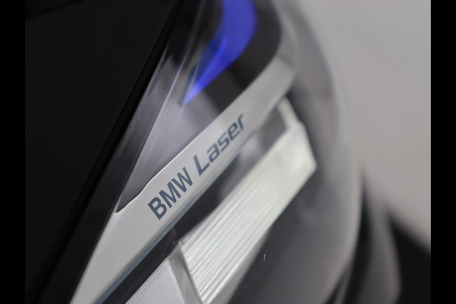 BMW 5 Serie 530e Luxury Line | Panoramadak | Adaptive cruise | Leder | Massage | Head-Up | LaserLight | Carplay | Sfeerverlichting | Keyless | Navigatie | Achterbankverwarming | PHEV | Plug In