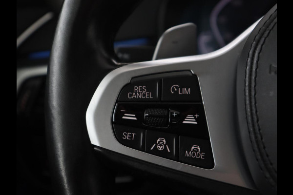 BMW 5 Serie 530e Luxury Line | Panoramadak | Adaptive cruise | Leder | Massage | Head-Up | LaserLight | Carplay | Sfeerverlichting | Keyless | Navigatie | Achterbankverwarming | PHEV | Plug In