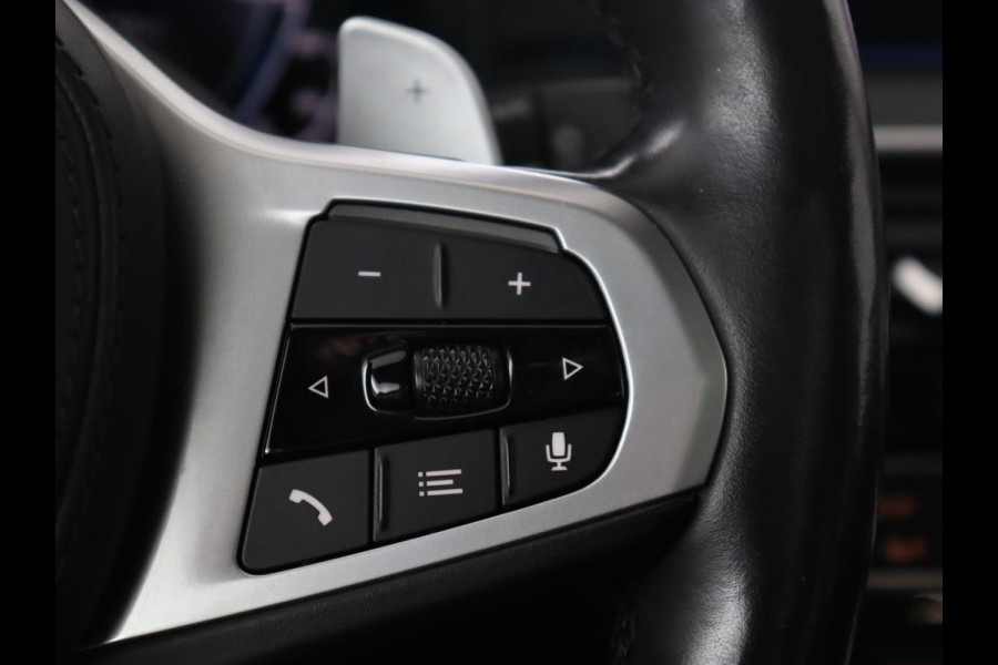 BMW 5 Serie 530e Luxury Line | Panoramadak | Adaptive cruise | Leder | Massage | Head-Up | LaserLight | Carplay | Sfeerverlichting | Keyless | Navigatie | Achterbankverwarming | PHEV | Plug In