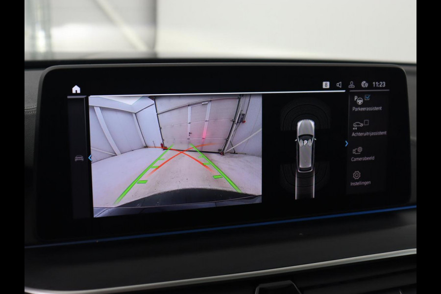 BMW 5 Serie 530e Luxury Line | Panoramadak | Adaptive cruise | Leder | Massage | Head-Up | LaserLight | Carplay | Sfeerverlichting | Keyless | Navigatie | Achterbankverwarming | PHEV | Plug In