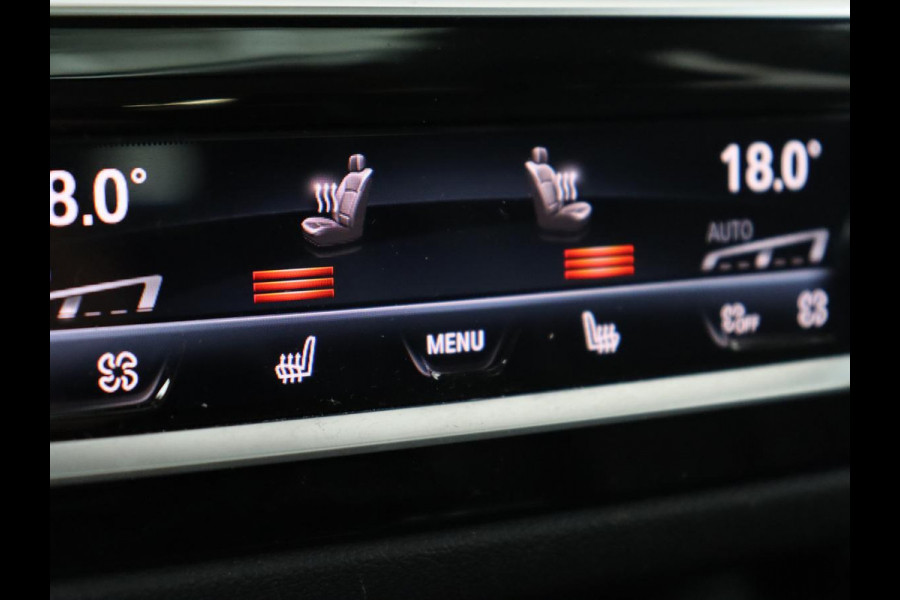 BMW 5 Serie 530e Luxury Line | Panoramadak | Adaptive cruise | Leder | Massage | Head-Up | LaserLight | Carplay | Sfeerverlichting | Keyless | Navigatie | Achterbankverwarming | PHEV | Plug In