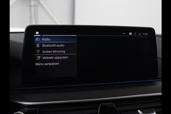BMW 5 Serie 530e Luxury Line | Panoramadak | Adaptive cruise | Leder | Massage | Head-Up | LaserLight | Carplay | Sfeerverlichting | Keyless | Navigatie | Achterbankverwarming | PHEV | Plug In