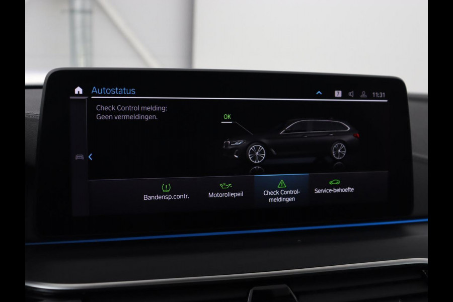 BMW 5 Serie 530e Luxury Line | Panoramadak | Adaptive cruise | Leder | Massage | Head-Up | LaserLight | Carplay | Sfeerverlichting | Keyless | Navigatie | Achterbankverwarming | PHEV | Plug In