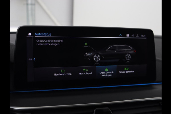 BMW 5 Serie 530e Luxury Line | Panoramadak | Adaptive cruise | Leder | Massage | Head-Up | LaserLight | Carplay | Sfeerverlichting | Keyless | Navigatie | Achterbankverwarming | PHEV | Plug In