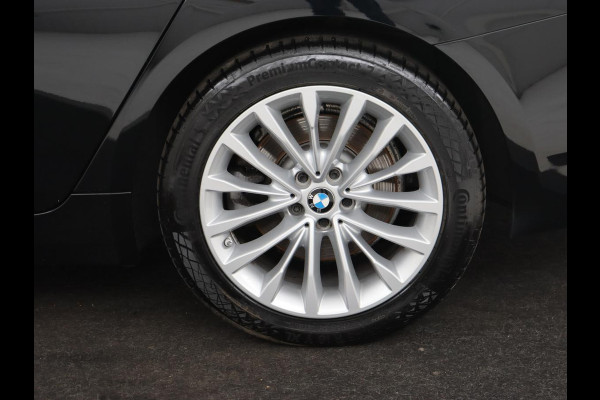 BMW 5 Serie 530e Luxury Line | Panoramadak | Adaptive cruise | Leder | Massage | Head-Up | LaserLight | Carplay | Sfeerverlichting | Keyless | Navigatie | Achterbankverwarming | PHEV | Plug In