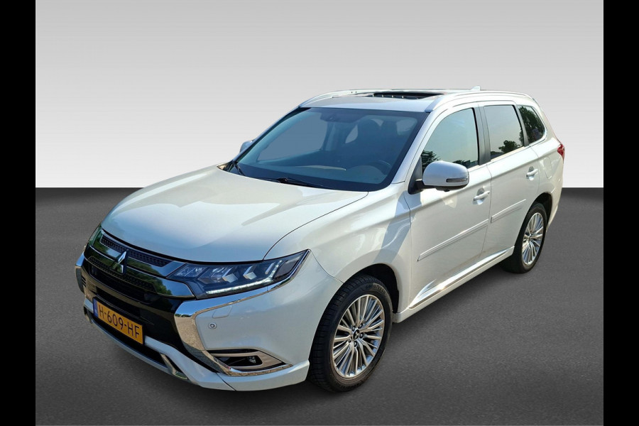 Mitsubishi Outlander 2.4 PHEV Intense+ schuifdak | trekhaak | elektrische achterklep
