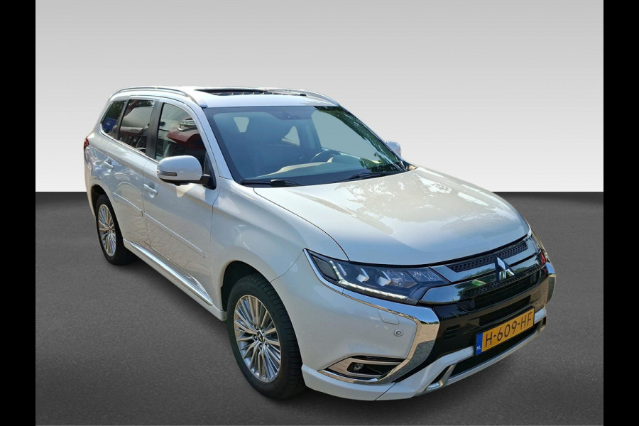 Mitsubishi Outlander 2.4 PHEV Intense+ schuifdak | trekhaak | elektrische achterklep