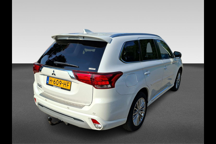 Mitsubishi Outlander 2.4 PHEV Intense+ schuifdak | trekhaak | elektrische achterklep