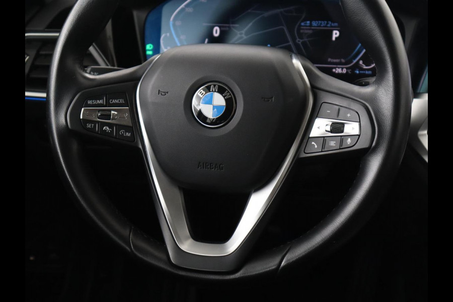 BMW 3-serie 330e Sport Line | Stoelverwarming | Adaptive cruise | Sportstoelen | Sfeerverlichting | Navigatie | Full LED | Half leder | Live Cockpit | Parkeerhulp | Climate control | PHEV | Plug In
