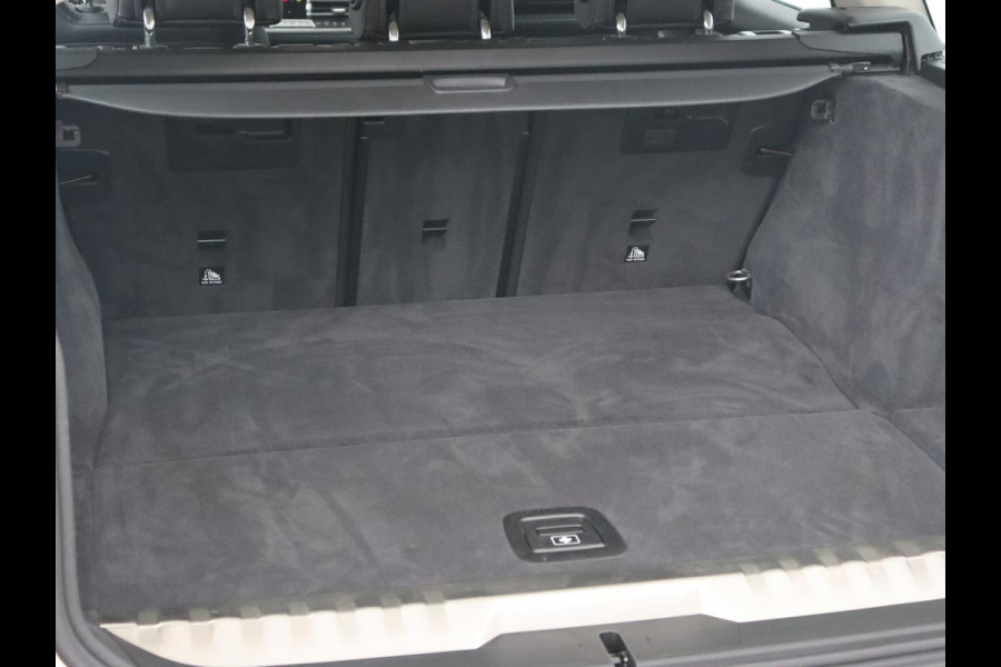 BMW 3-serie 330e Sport Line | Stoelverwarming | Adaptive cruise | Sportstoelen | Sfeerverlichting | Navigatie | Full LED | Half leder | Live Cockpit | Parkeerhulp | Climate control | PHEV | Plug In
