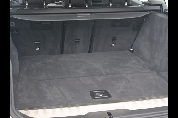 BMW 3-serie 330e Sport Line | Stoelverwarming | Adaptive cruise | Sportstoelen | Sfeerverlichting | Navigatie | Full LED | Half leder | Live Cockpit | Parkeerhulp | Climate control | PHEV | Plug In