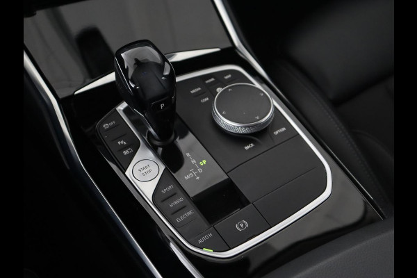 BMW 3-serie 330e Sport Line | Stoelverwarming | Adaptive cruise | Sportstoelen | Sfeerverlichting | Navigatie | Full LED | Half leder | Live Cockpit | Parkeerhulp | Climate control | PHEV | Plug In