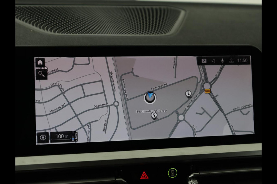 BMW 3-serie 330e Sport Line | Stoelverwarming | Adaptive cruise | Sportstoelen | Sfeerverlichting | Navigatie | Full LED | Half leder | Live Cockpit | Parkeerhulp | Climate control | PHEV | Plug In