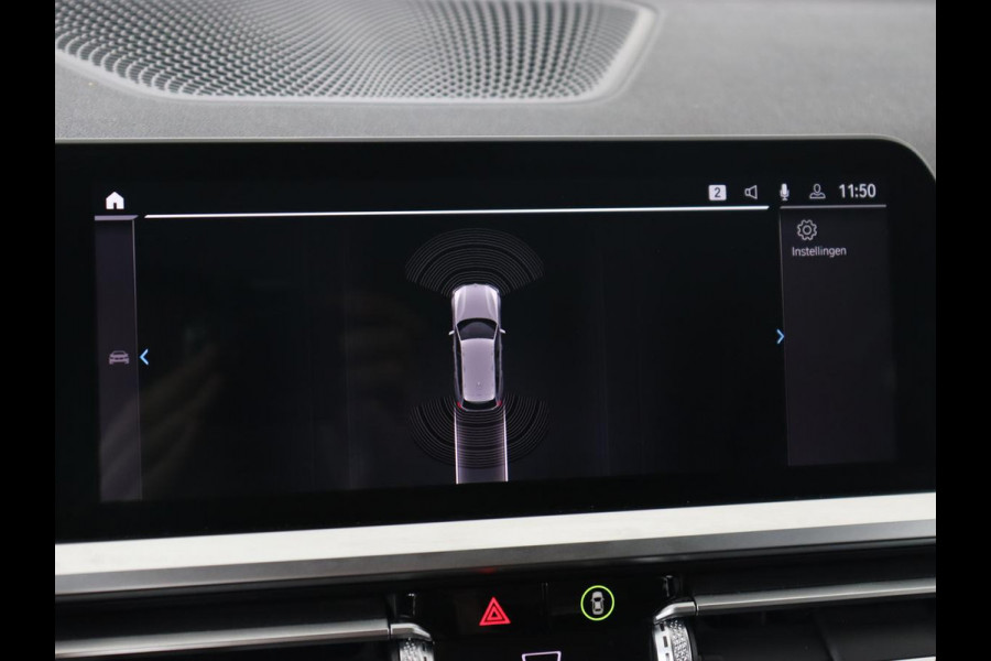 BMW 3-serie 330e Sport Line | Stoelverwarming | Adaptive cruise | Sportstoelen | Sfeerverlichting | Navigatie | Full LED | Half leder | Live Cockpit | Parkeerhulp | Climate control | PHEV | Plug In