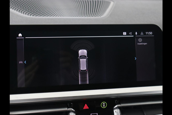 BMW 3-serie 330e Sport Line | Stoelverwarming | Adaptive cruise | Sportstoelen | Sfeerverlichting | Navigatie | Full LED | Half leder | Live Cockpit | Parkeerhulp | Climate control | PHEV | Plug In