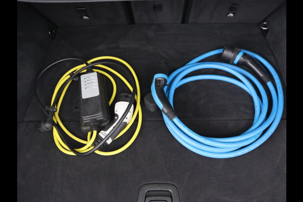BMW 3-serie 330e Sport Line | Stoelverwarming | Adaptive cruise | Sportstoelen | Sfeerverlichting | Navigatie | Full LED | Half leder | Live Cockpit | Parkeerhulp | Climate control | PHEV | Plug In