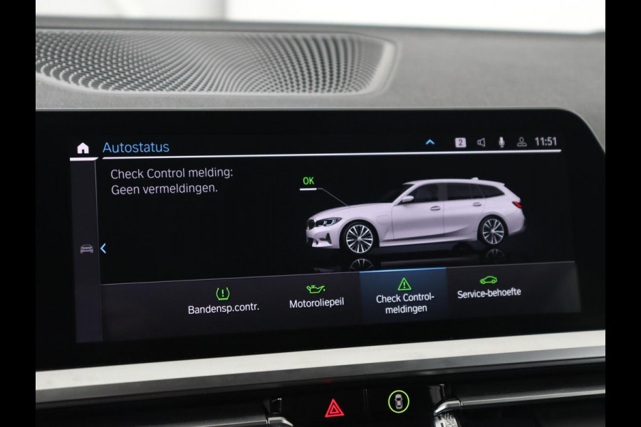 BMW 3-serie 330e Sport Line | Stoelverwarming | Adaptive cruise | Sportstoelen | Sfeerverlichting | Navigatie | Full LED | Half leder | Live Cockpit | Parkeerhulp | Climate control | PHEV | Plug In