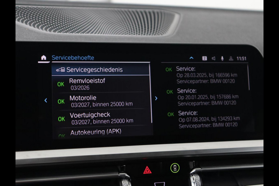BMW 3-serie 330e Sport Line | Stoelverwarming | Adaptive cruise | Sportstoelen | Sfeerverlichting | Navigatie | Full LED | Half leder | Live Cockpit | Parkeerhulp | Climate control | PHEV | Plug In