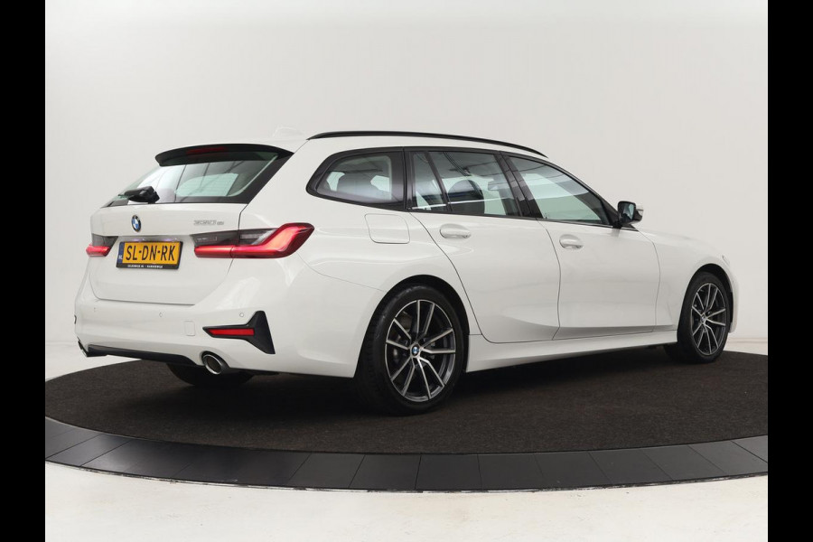 BMW 3-serie 330e Sport Line | Stoelverwarming | Adaptive cruise | Sportstoelen | Sfeerverlichting | Navigatie | Full LED | Half leder | Live Cockpit | Parkeerhulp | Climate control | PHEV | Plug In