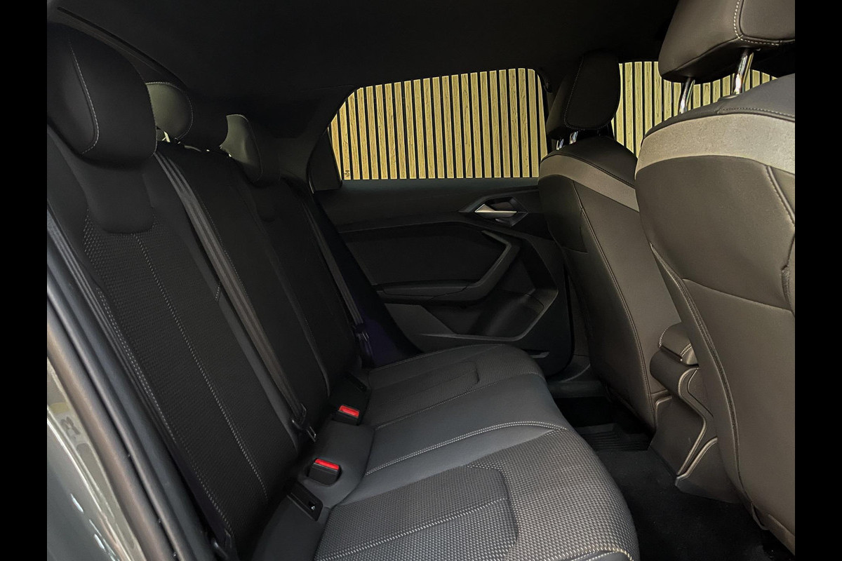 Audi A1 SPORTBACK 25 TFSI S Line. Carplay - Clima - Ambiance