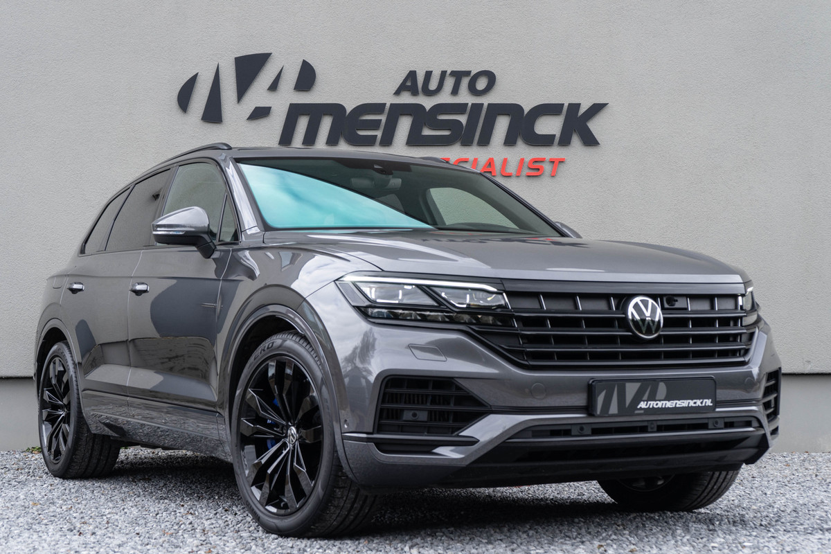 Volkswagen Touareg 3.0 TSI eHybrid 4MOTION / Standkachel/ Luchtvering/ Head-Up Display/ Trekhaak/ Panoramadak/ 250kW (340PK)