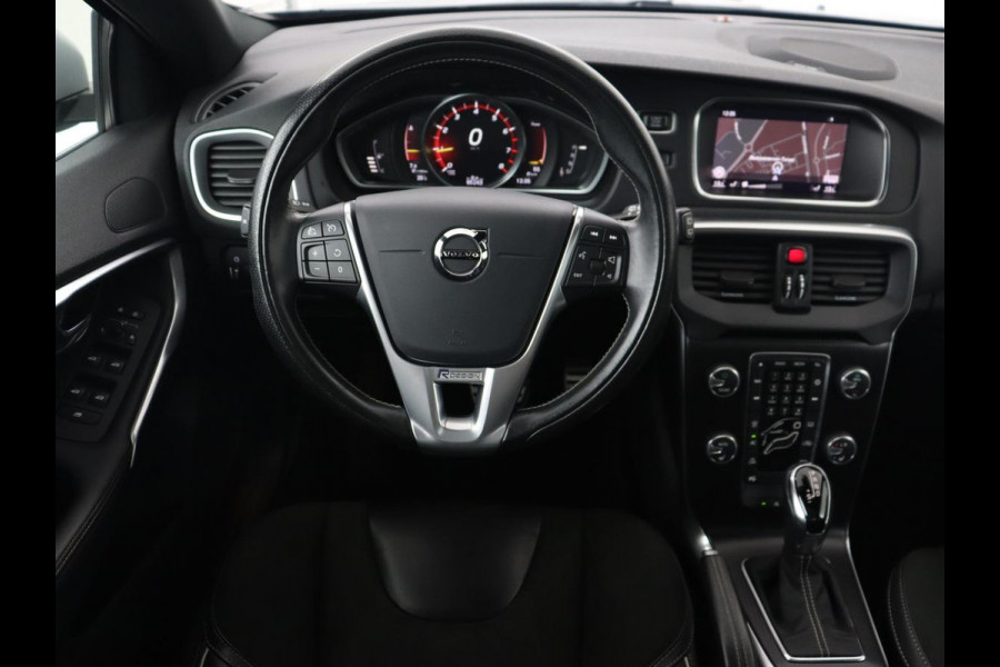 Volvo V40 1.5 T3 Polar+ Sport | Panoramadak | Stoelverwarming | Camera | Full LED | Navigatie | Park Assist | Harman/Kardon | Keyless | R Design