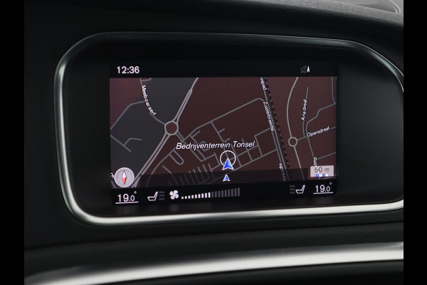 Volvo V40 1.5 T3 Polar+ Sport | Panoramadak | Stoelverwarming | Camera | Full LED | Navigatie | Park Assist | Harman/Kardon | Keyless | R Design