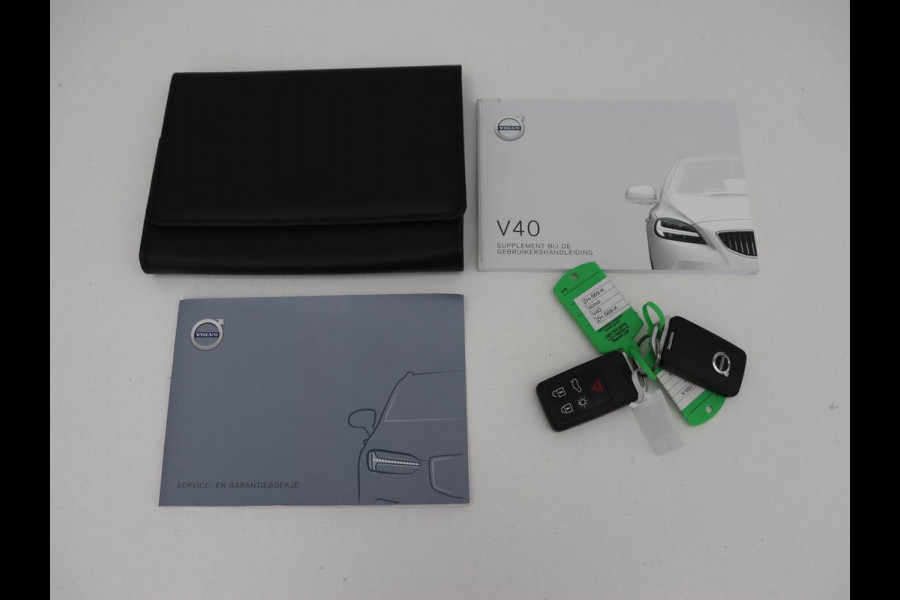 Volvo V40 1.5 T3 Polar+ Sport | Panoramadak | Stoelverwarming | Camera | Full LED | Navigatie | Park Assist | Harman/Kardon | Keyless | R Design