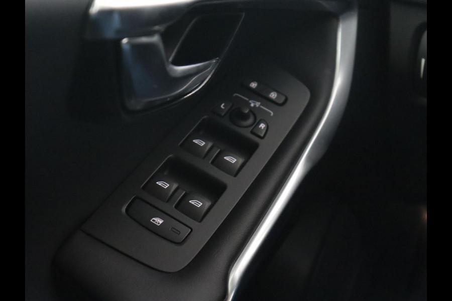 Volvo V40 1.5 T3 Polar+ Sport | Panoramadak | Stoelverwarming | Camera | Full LED | Navigatie | Park Assist | Harman/Kardon | Keyless | R Design