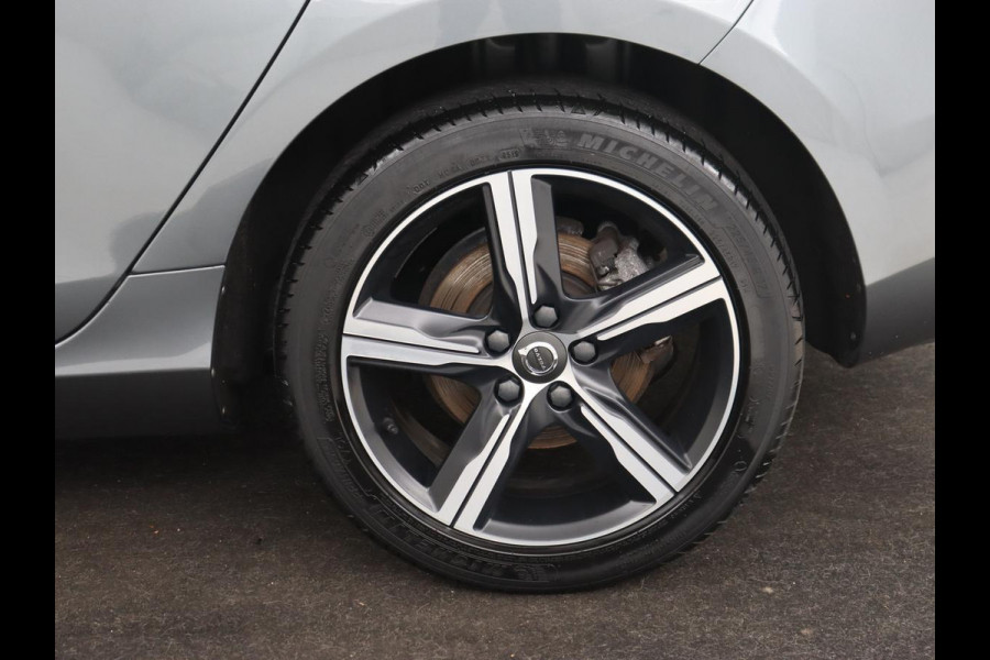 Volvo V40 1.5 T3 Polar+ Sport | Panoramadak | Stoelverwarming | Camera | Full LED | Navigatie | Park Assist | Harman/Kardon | Keyless | R Design